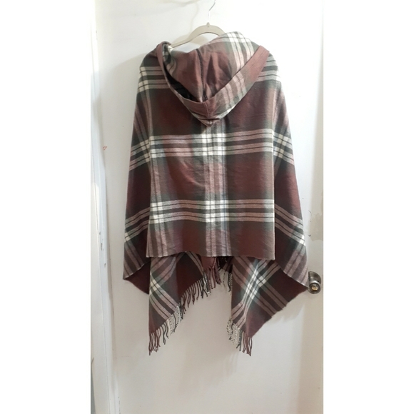 Jesi Lydia wool poncho - Picture 2 of 4